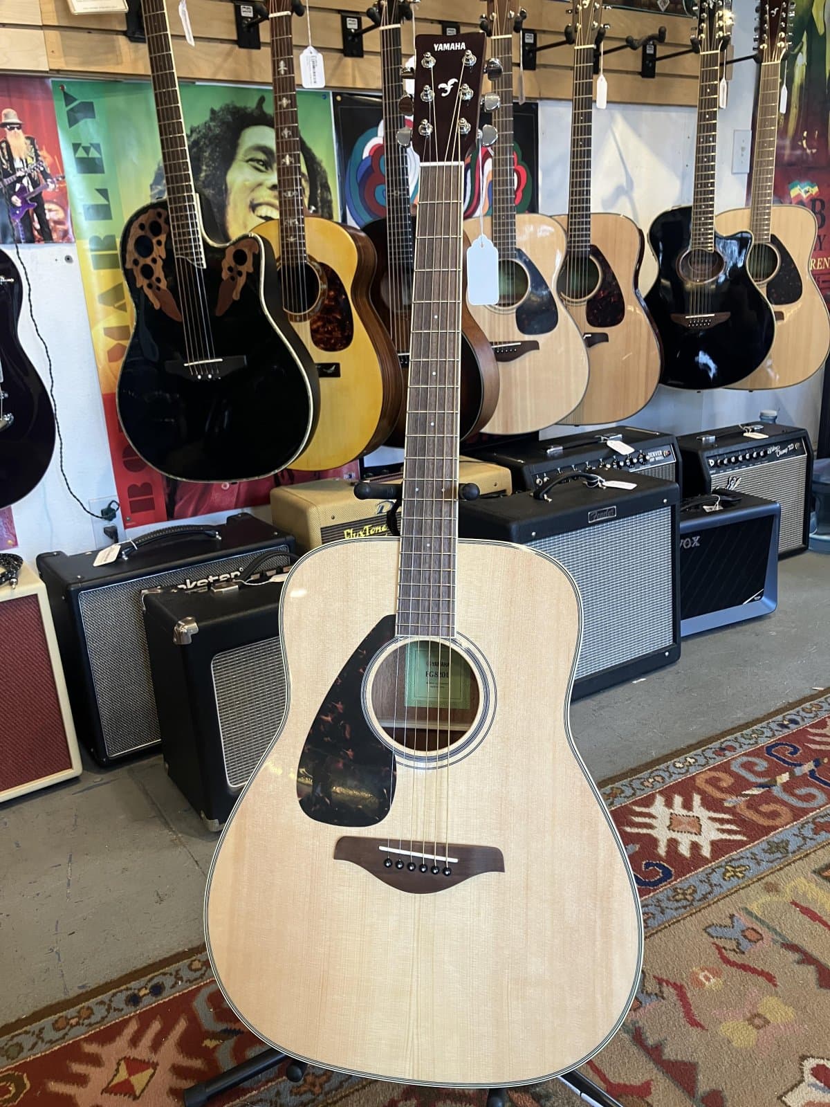 Yamaha FG820L Dreadnought Left-Handed Acoustic Guitar - Natural Finish