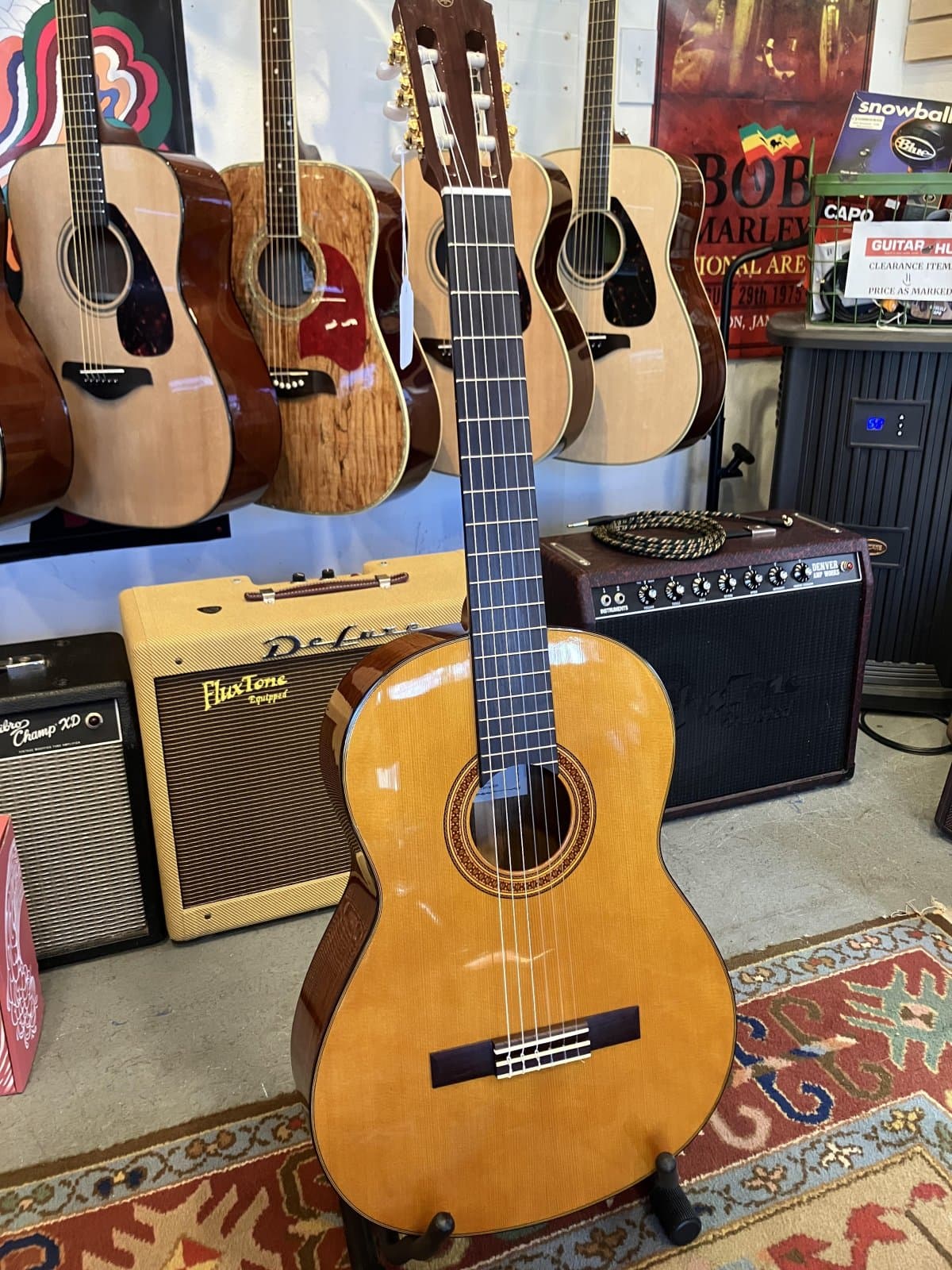 Yamaha CG162C Solid Cedar Top Classical