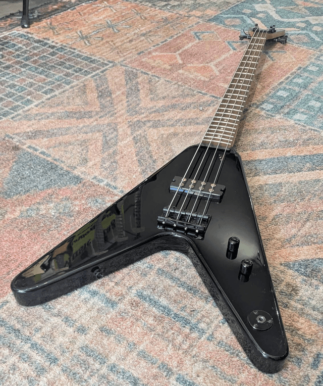 Dean MetalMan Vee Bass