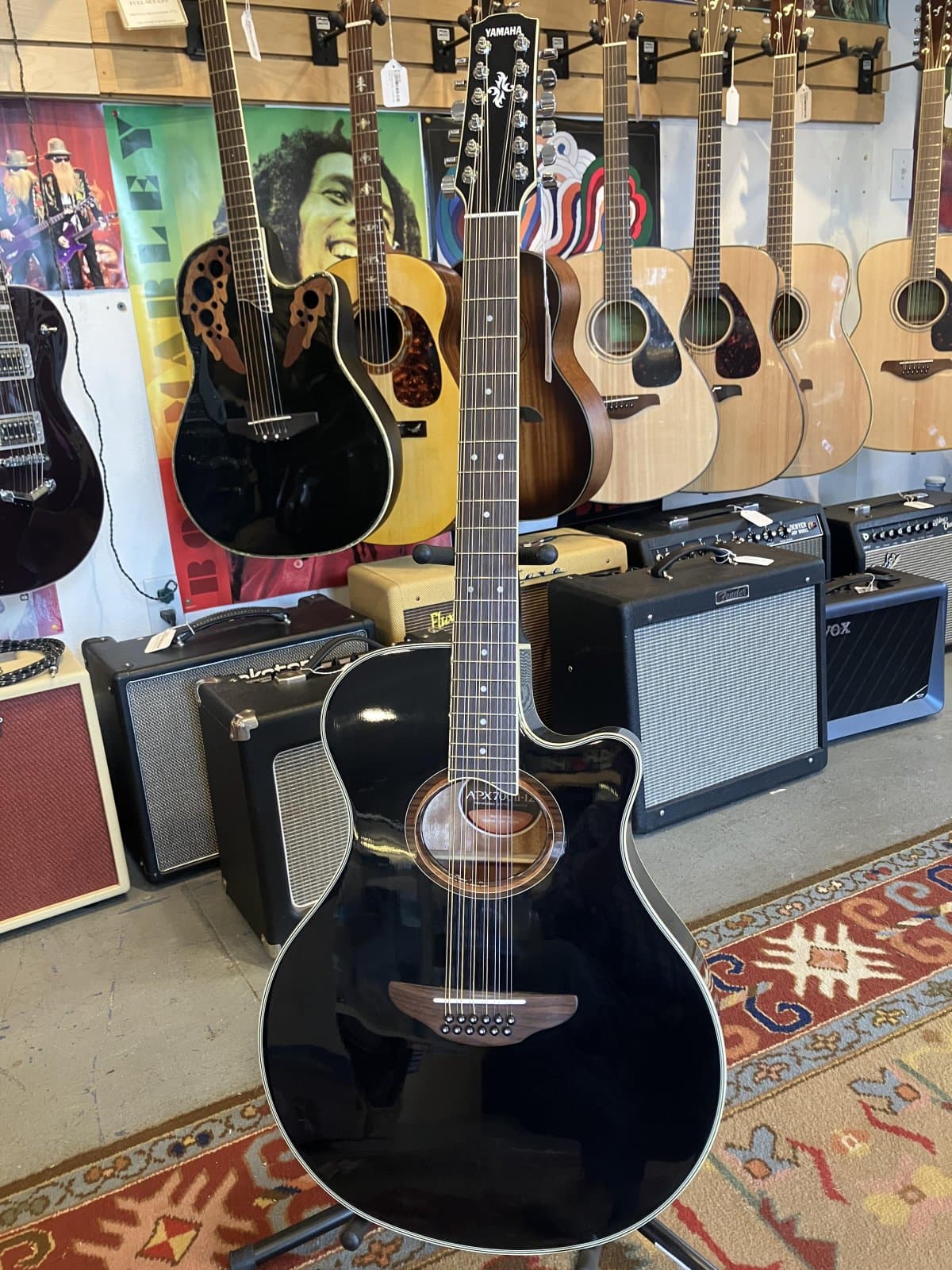 Yamaha APX700II-12 Thinline 12-String Cutaway Acoustic-Electric Guitar Black