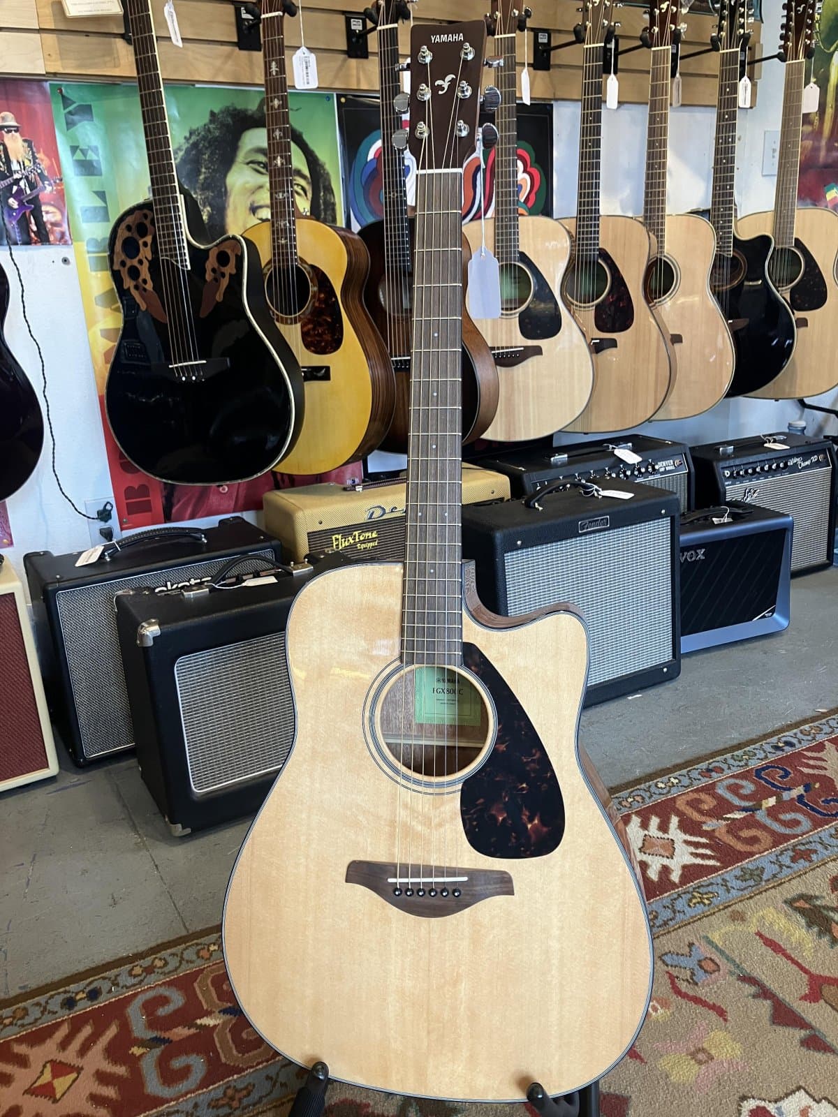 Yamaha FGX800C Solid Top Cutaway Acoustic-Electric Guitar, Dreadnought