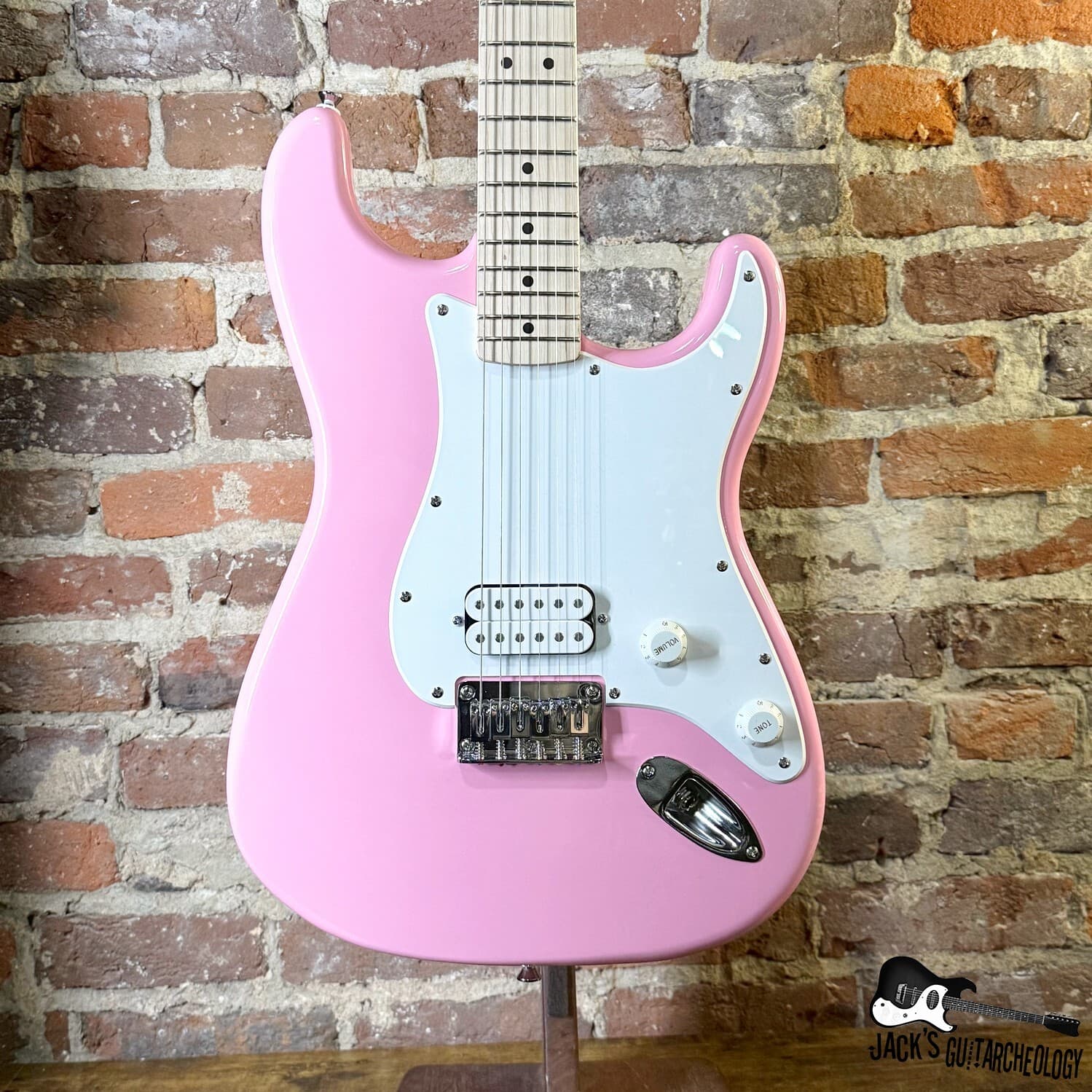 Squier Sonic Stratocaster HT H (2025 - Flash Pink)
$225.00