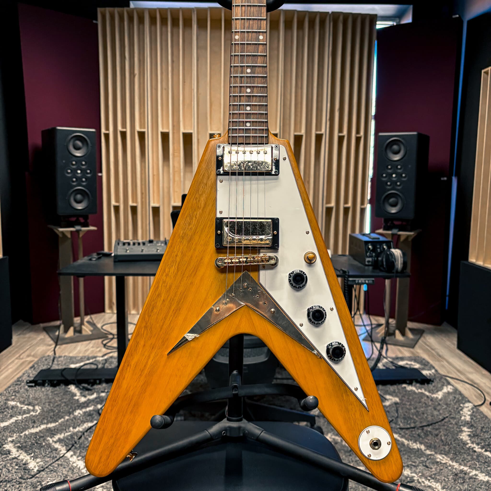 Epiphone Inspired by Gibson 1958 Korina Flying V-Natural-White Guard