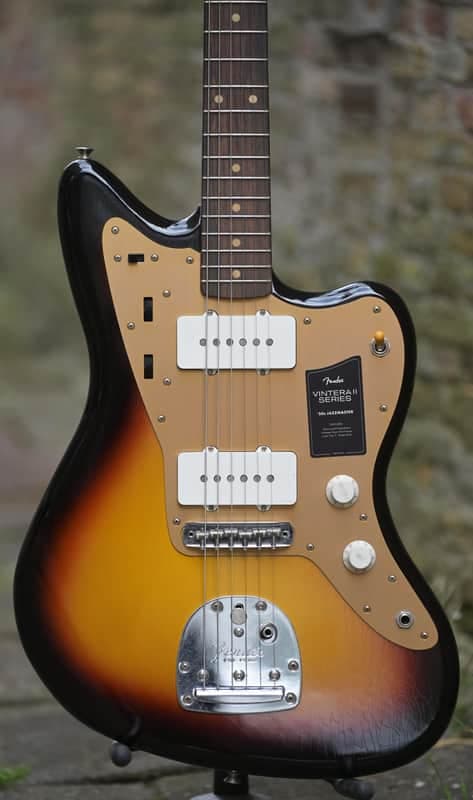 Fender Limited Edition Vintera II Road Worn 50s Jazzmaster- 3-Color Sunburst(3)