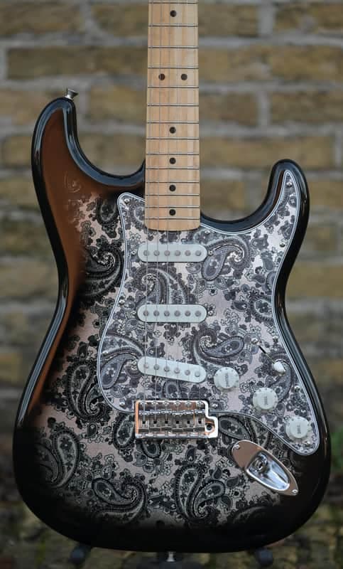 Fender Made in Japan Limited Edition Stratocaster - Black Paisley(1)