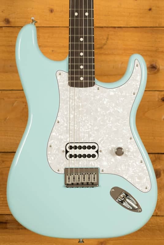 Fender Tom DeLonge Stratocaster - Rosewood - Daphne Blue