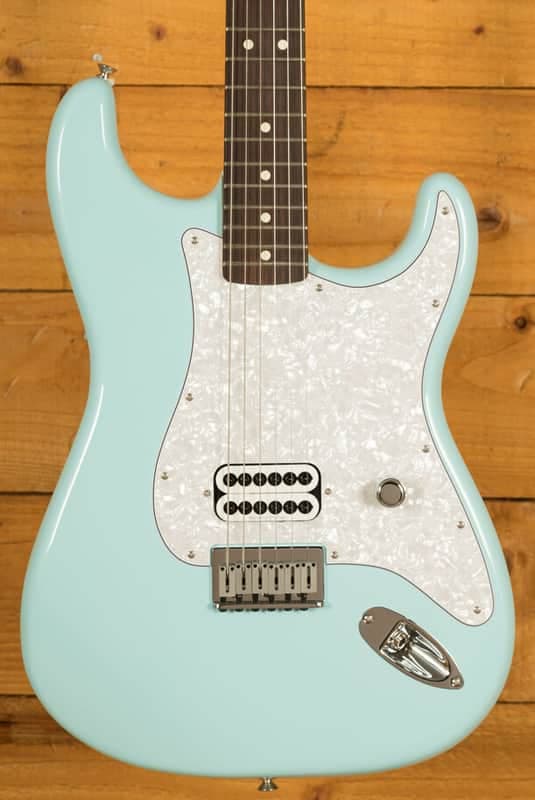 Fender Tom DeLonge Stratocaster - Rosewood - Daphne Blue *B-Stock*