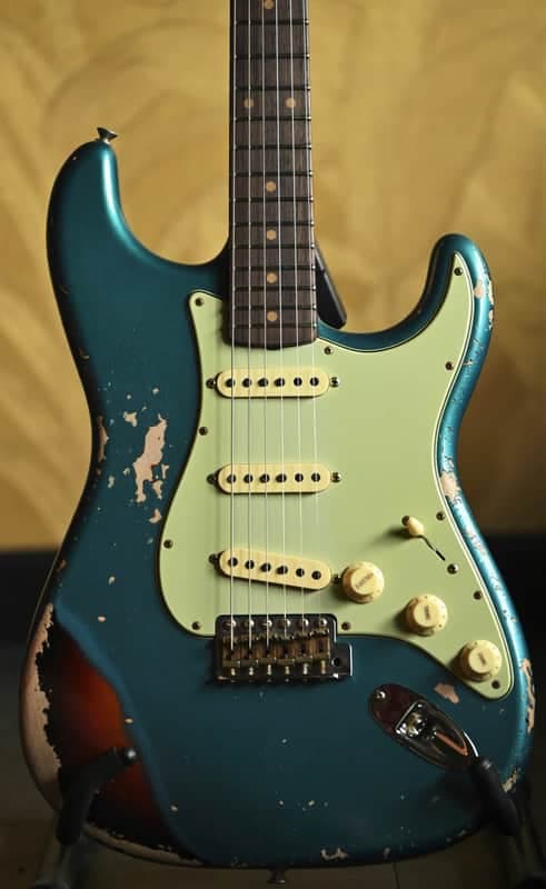 Fender Custom Shop '61 Strat® Heavy Relic®, Rosewood Fingerboard - Aged Ocean Turquoise over 3-Color Sunburst