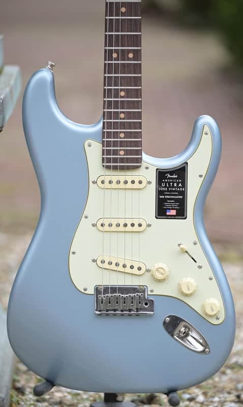 Fender American Ultra Luxe Vintage '60s Stratocaster, Rosewood Fingerboard - Ice Blue Metallic