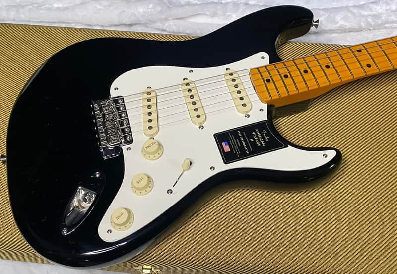NEW ! Fender American Vintage II 1957 Stratocaster - Maple Fingerboard - Black - 7.5lbs - Authorized Dealer - G07486