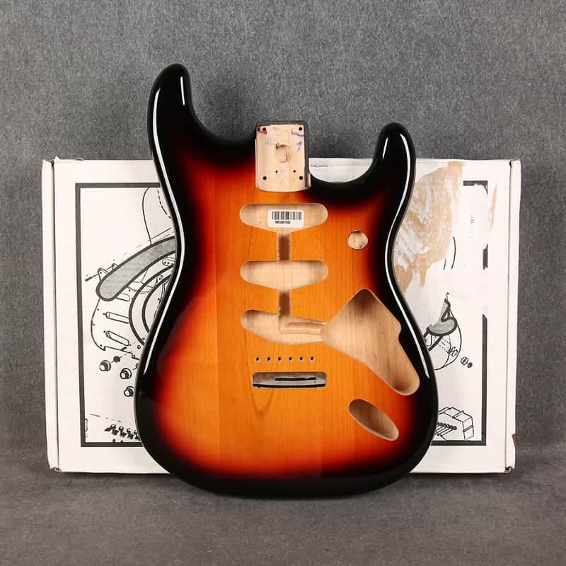 Fender Classic 60s Stratocaster SSS Alder Body - 3-Tone Sunburst - 2nd Hand