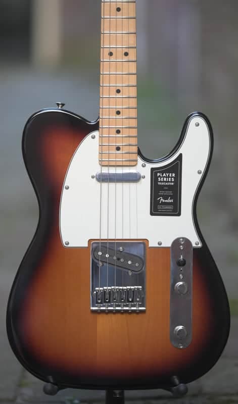 Fender Player Telecaster, Maple Fingerboard - 3-Color Sunburst(2)