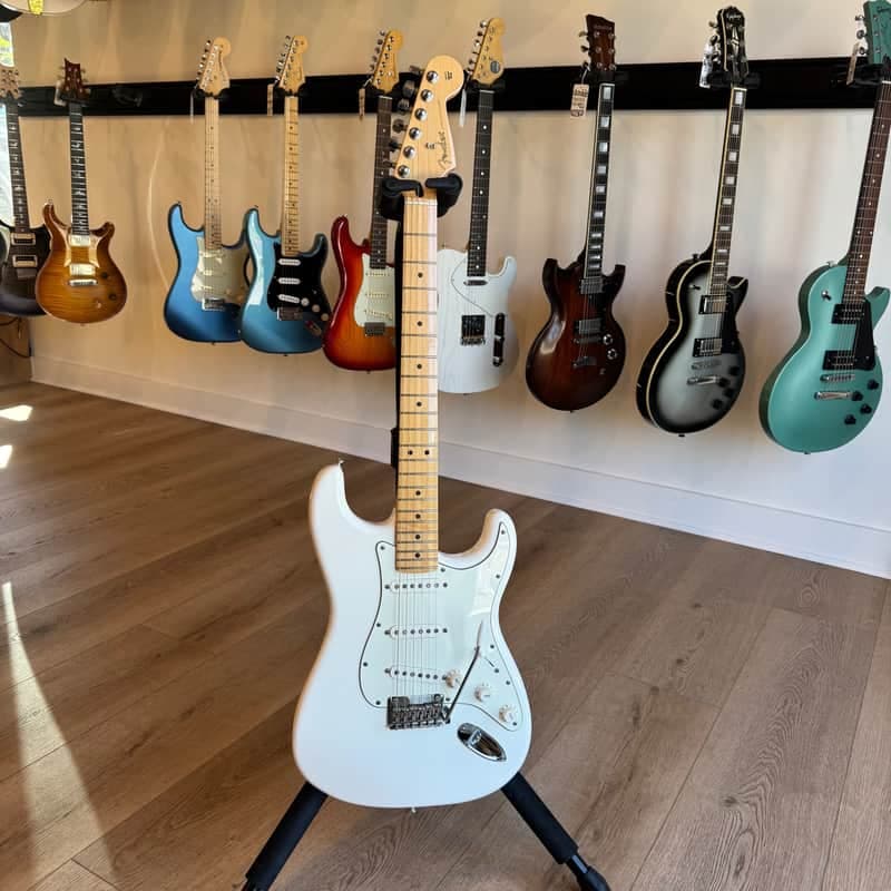 Fender Player Stratocaster with Maple Fretboard 2018 - 2024 - Polar White