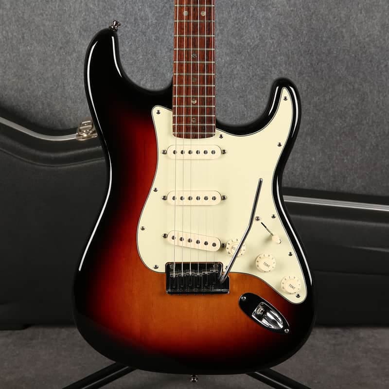 Fender American Deluxe Stratocaster - 3-Tone Sunburst - 2nd Hand
