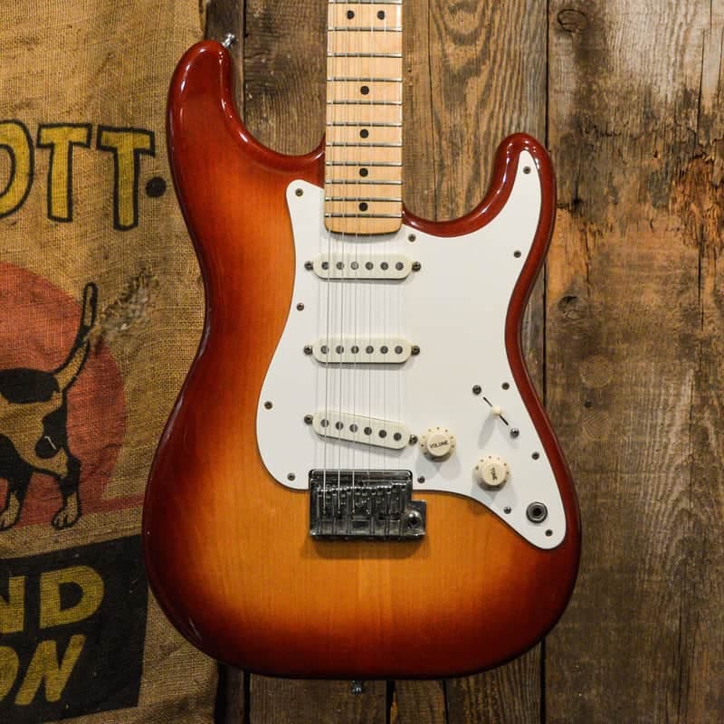 Fender Standard Stratocaster with Maple Fretboard 1983 - Sienna Sunburst