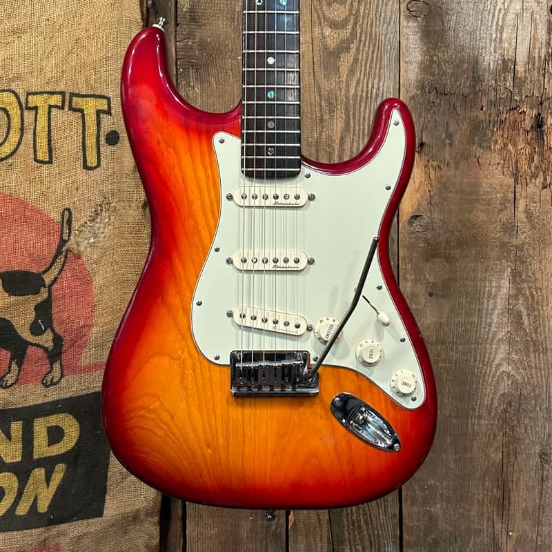 Fender American Deluxe Stratocaster with Rosewood Fretboard 2002 - Aged Cherry Burst