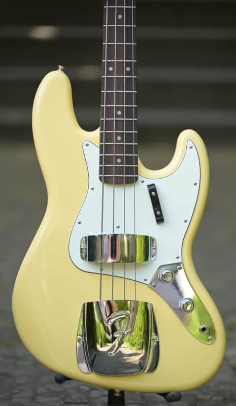 Fender Limited Edition Laura Lee Jazz Bass - Vintage White