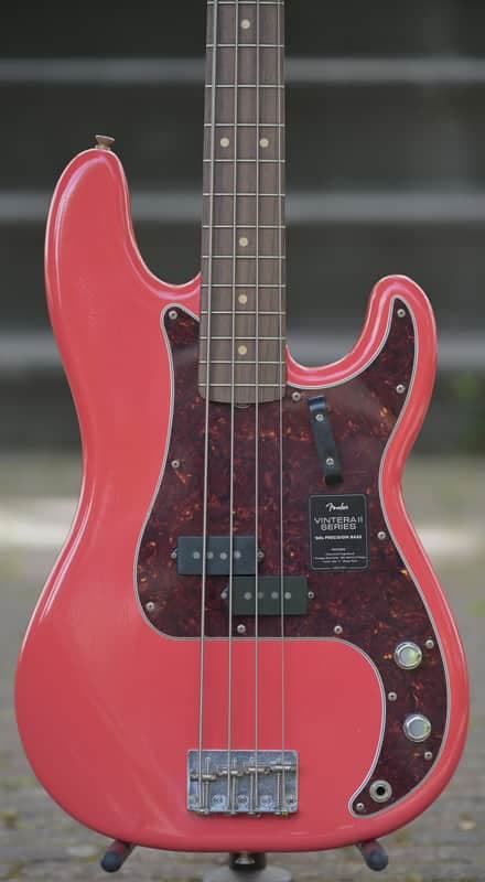 Fender Limited Edition Vintera II Road Worn '60s Precision Bass - Fiesta Red