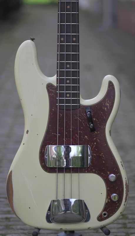 Fender Custom Shop '64 Precision Bass, Relic - Aged Vintage White