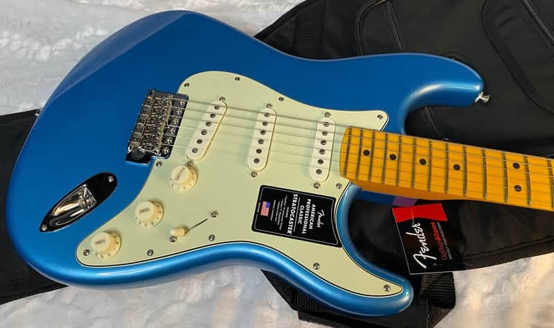 NEW! Fender American Professional Classic Stratocaster - Faded Lake Placid Blue - 7.65lbs - Authorized Dealer - G05768