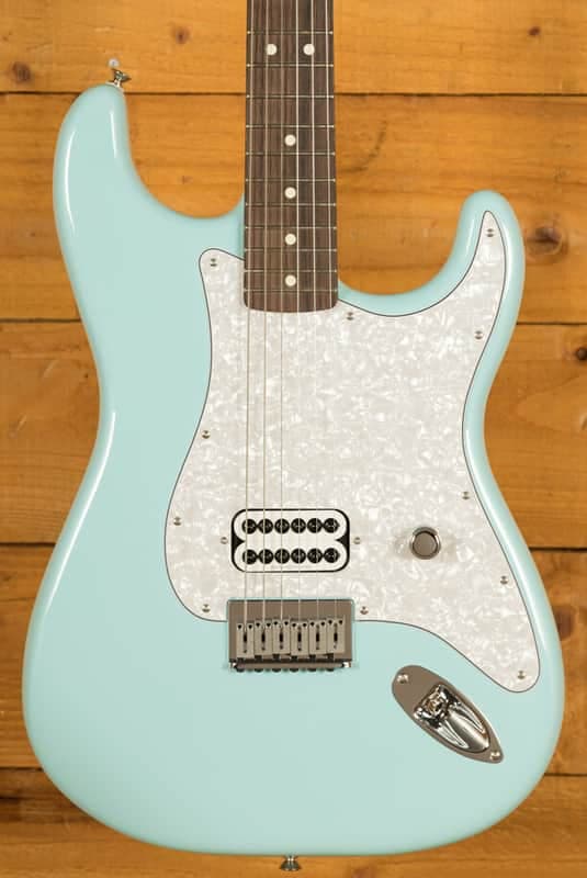 Fender Tom DeLonge Stratocaster - Rosewood - Daphne Blue *B Stock*