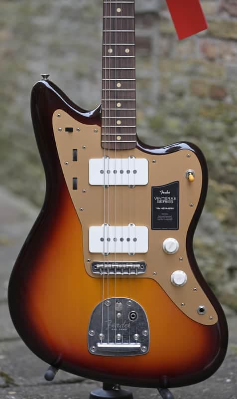 Fender Limited Edition Vintera II Road Worn 50s Jazzmaster- 3-Color Sunburst(4)