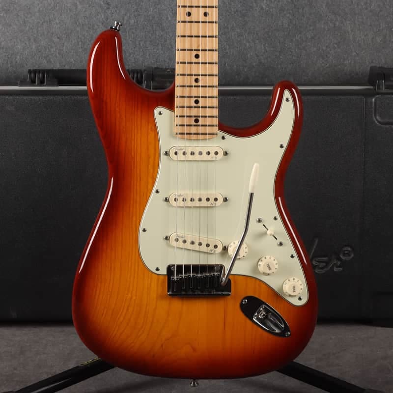 Fender American Deluxe Stratocaster Ash Tobacco Sunburst - 2nd Hand