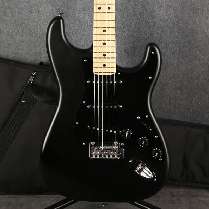 Fender Limited Edition MIJ Hybrid II Stratocaster Blackout - 2nd Hand