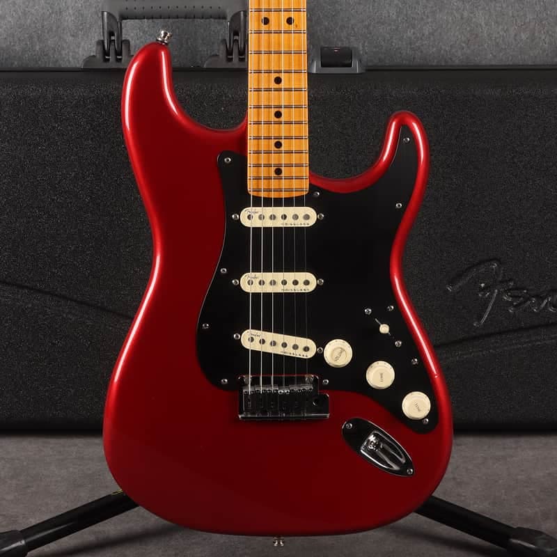 Fender American Ultra II Stratocaster MN Sinister Red - 2nd Hand