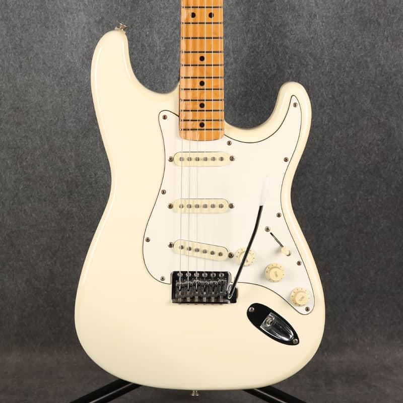 Fender Mexican Standard Stratocaster- White - 2nd Hand