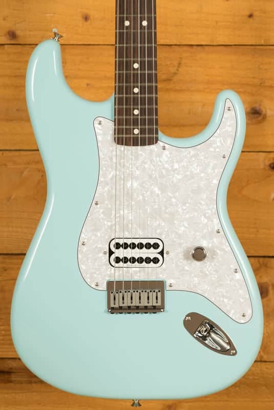 Fender Tom DeLonge Stratocaster - Rosewood - Daphne Blue