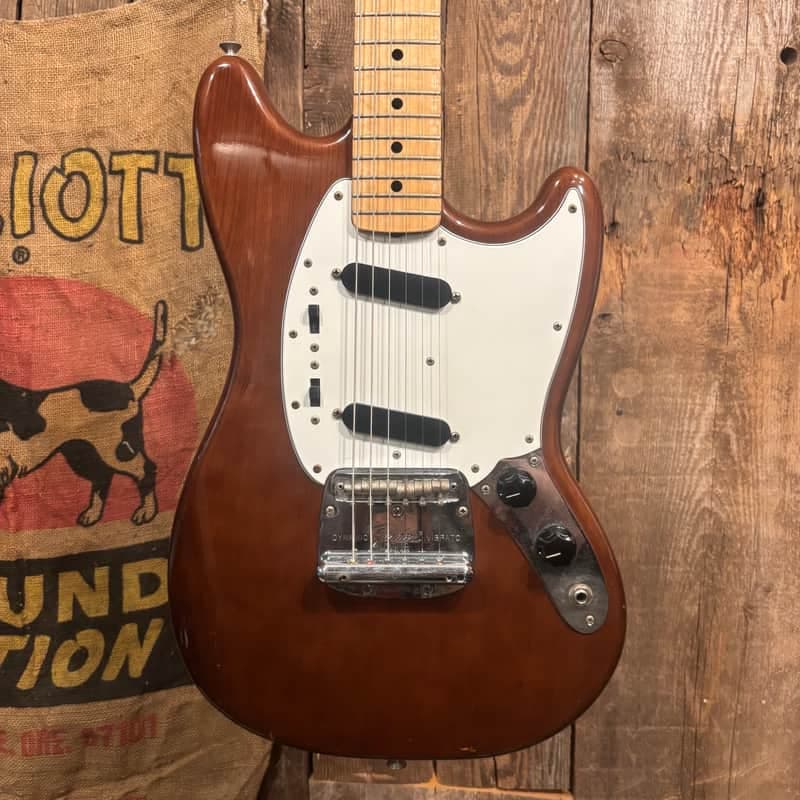 Fender Mustang Guitar with Maple Fretboard 1976 - Walnut (Mocha)