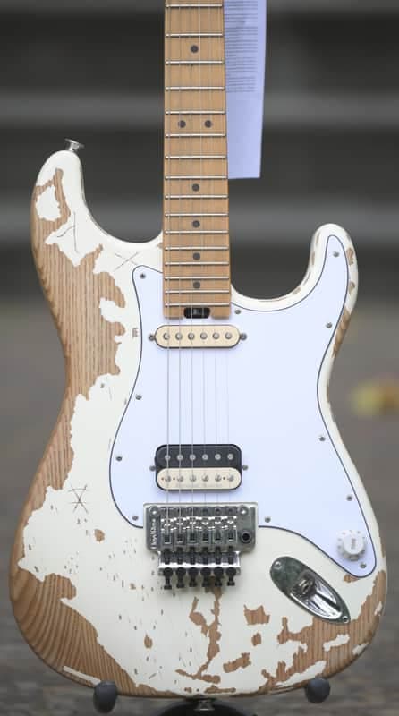 Charvel Henrik Danhage Limited Edition Signature Pro-Mod So-Cal Style 1 HS FR M - White Relic