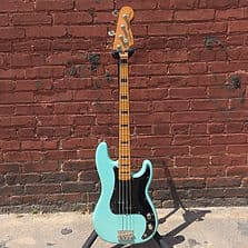 2023 Squier FSR Classic Vibe '70s Precision Bass